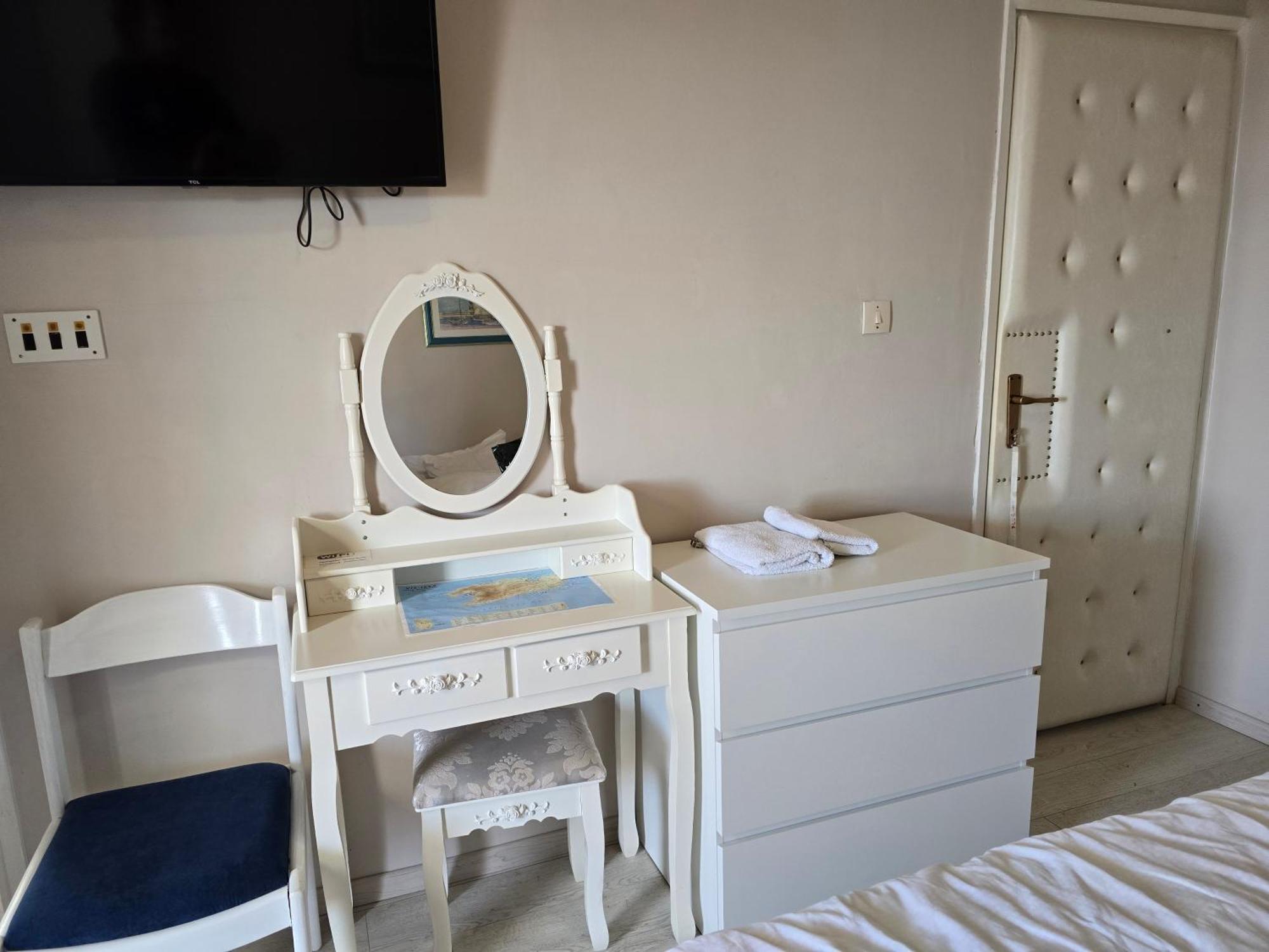 Bed And Breakfast Blue In Blue Komiza Bagian luar foto